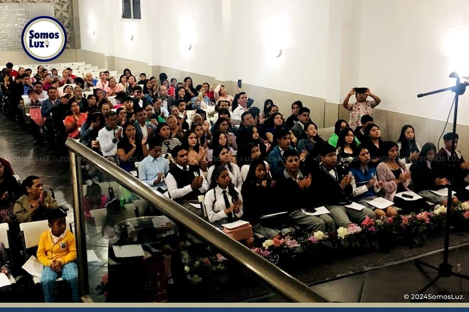 Entrega de reconocimientos a&nbsp;Graduados